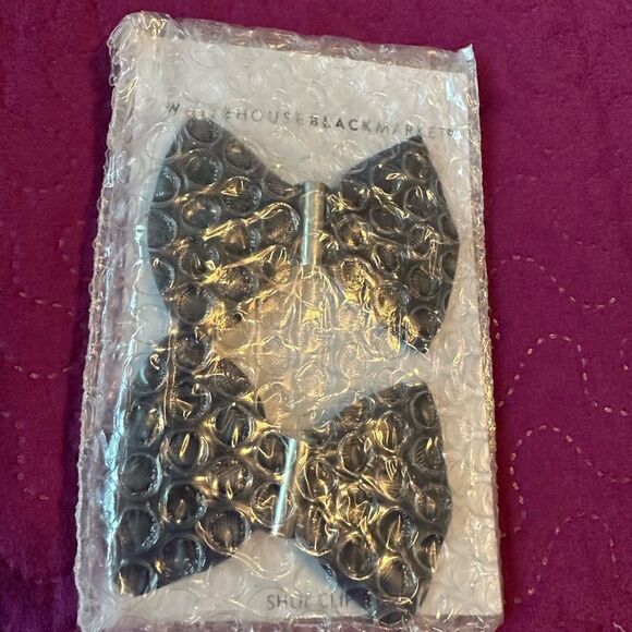 Navy blue velvet shoe clips from White House Black market brand new in packaging - Picture 3 of 5